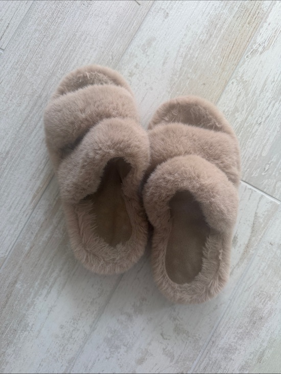 Shoes - Used slippers